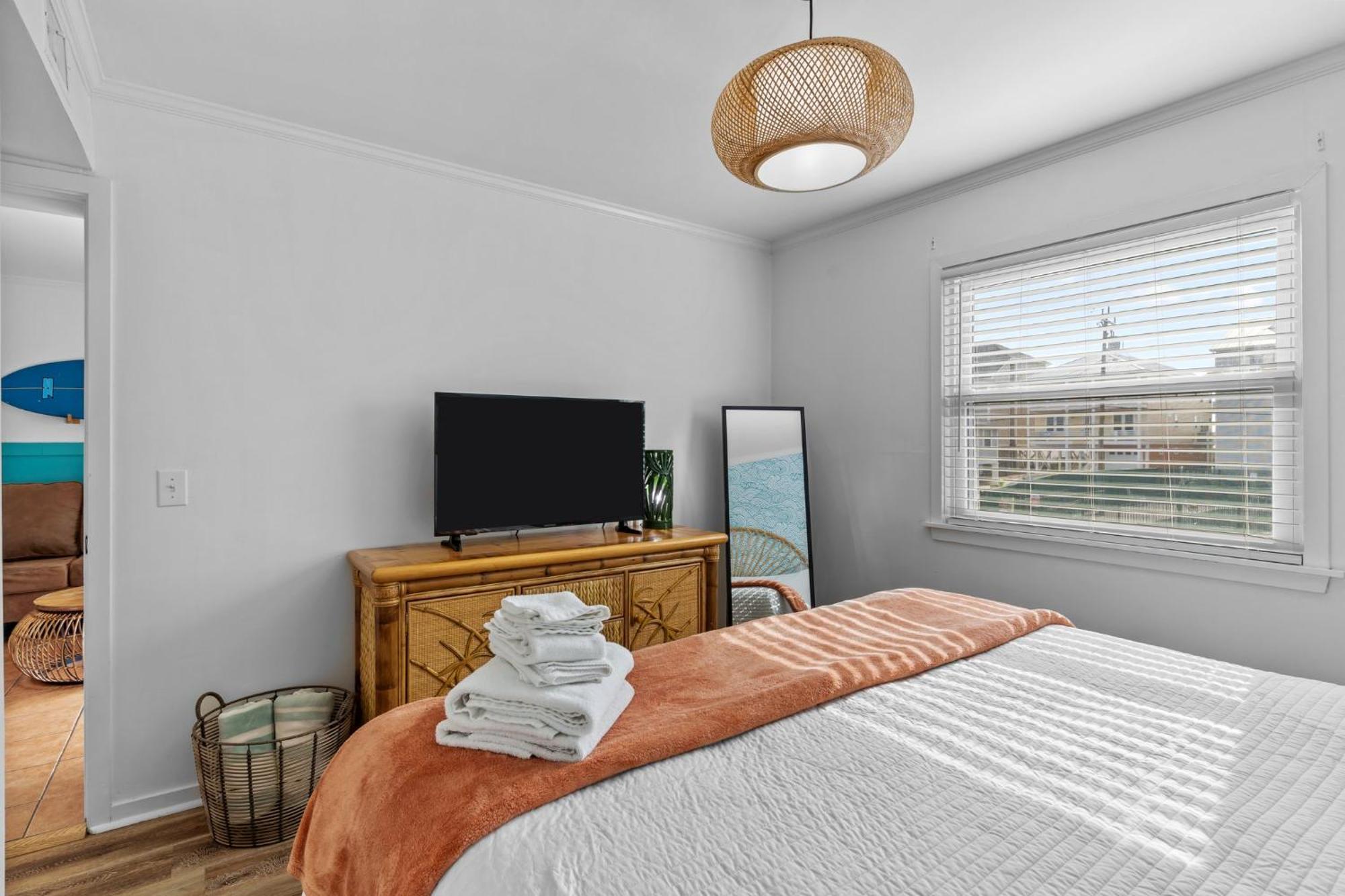 Hang Ten Hideaway, Pool, Condo, Parking - 6 Person Max Occupancy Carolina Beach Bagian luar foto