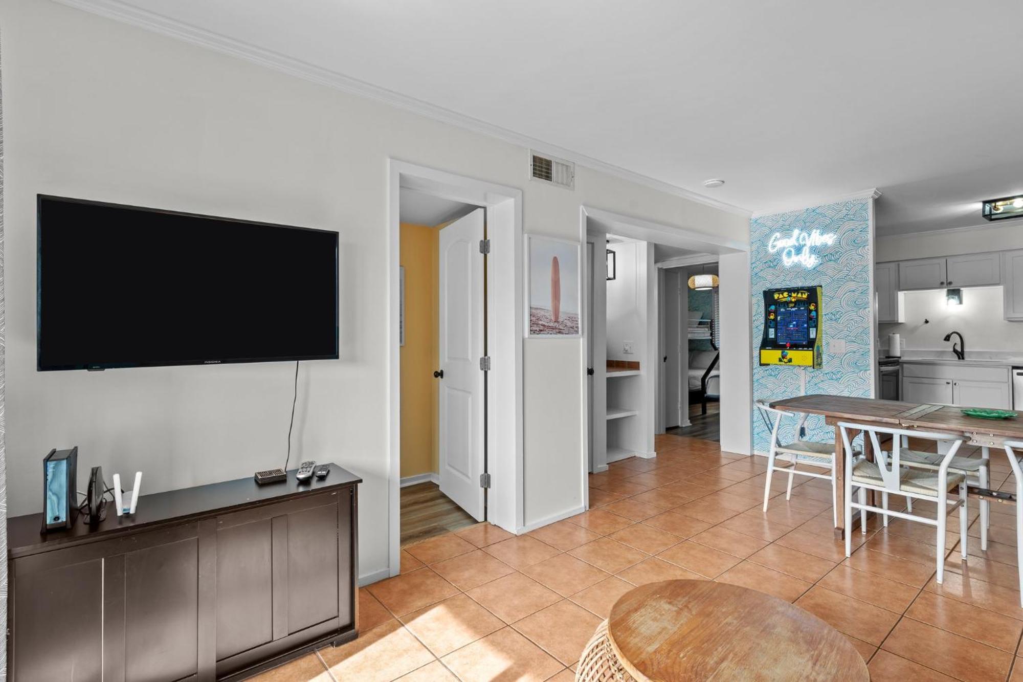 Hang Ten Hideaway, Pool, Condo, Parking - 6 Person Max Occupancy Carolina Beach Bagian luar foto