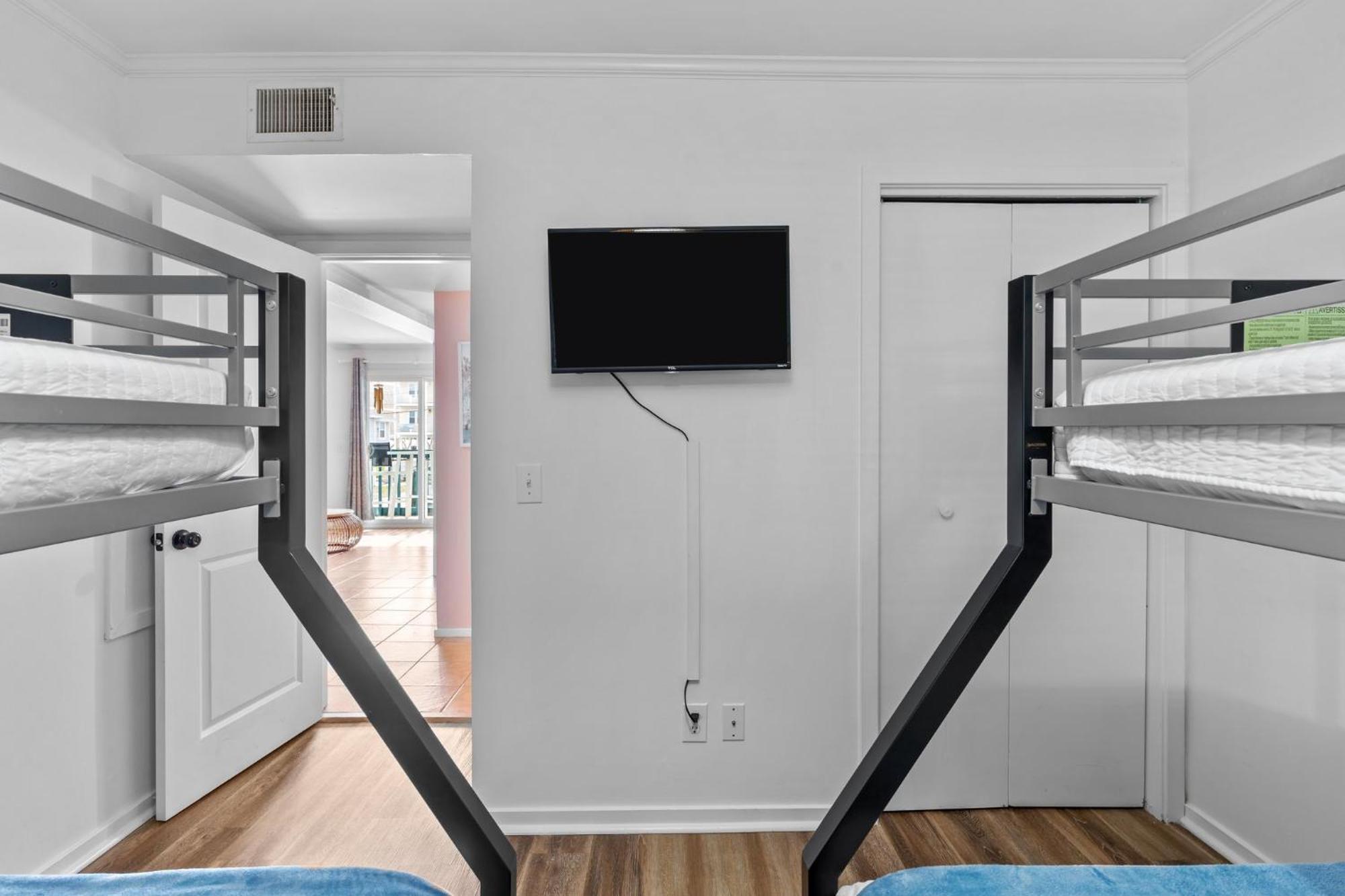 Hang Ten Hideaway, Pool, Condo, Parking - 6 Person Max Occupancy Carolina Beach Bagian luar foto