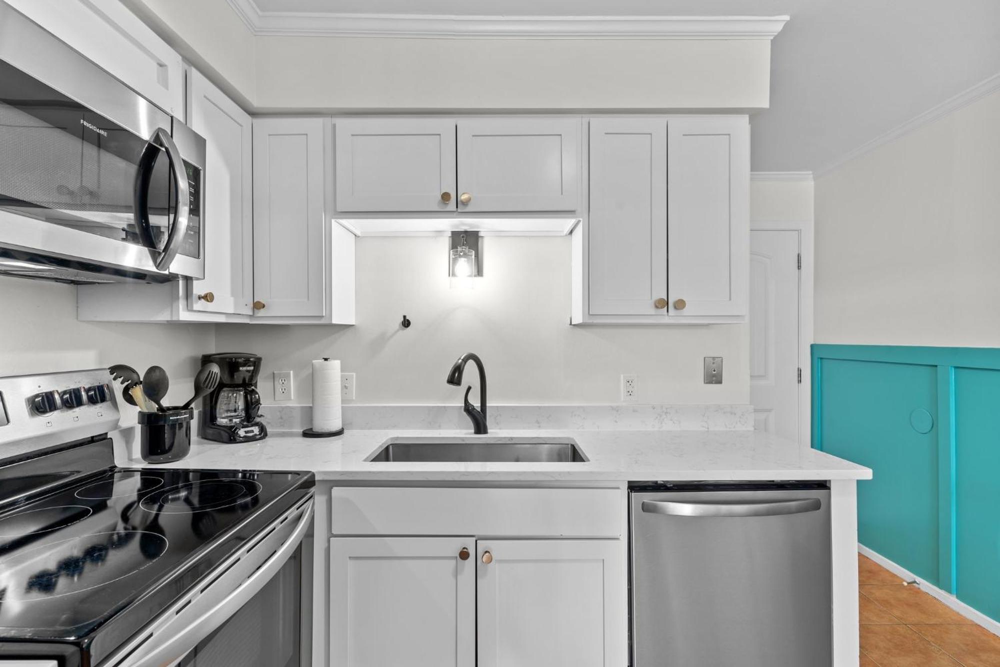 Hang Ten Hideaway, Pool, Condo, Parking - 6 Person Max Occupancy Carolina Beach Bagian luar foto